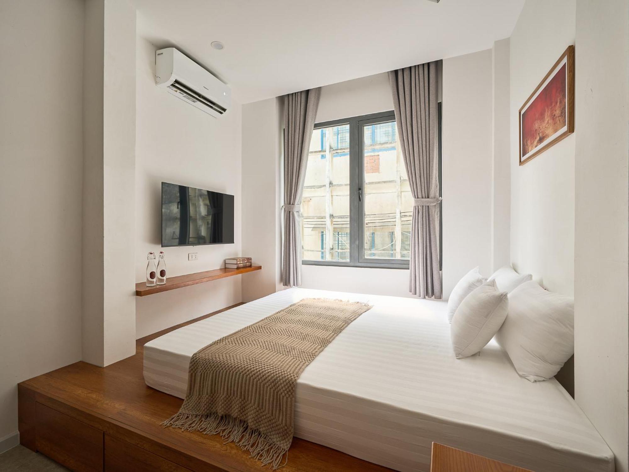 Saigon Night-life Complex-100m2 Rooftop Pool-elevator-heart Of District 1 *