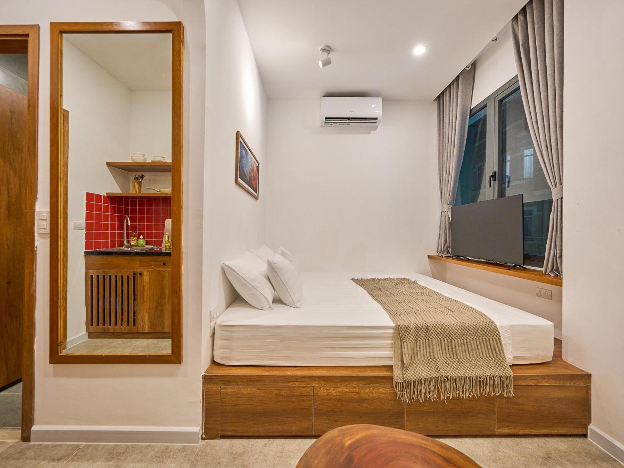 Saigon Night-life Complex-100m2 Rooftop Pool-elevator-heart Of District 1 *