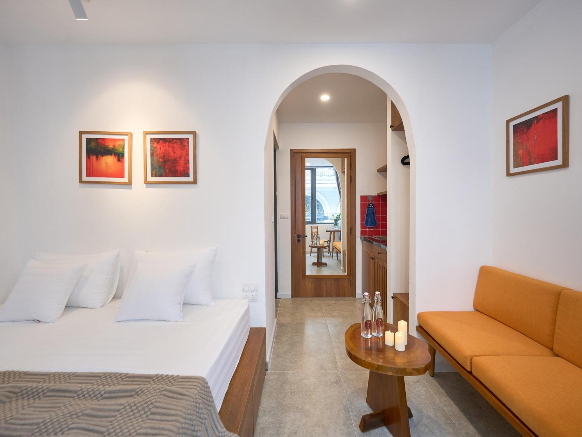 Apartment Saigon Night-life Complex-100m2 Rooftop Pool-elevator-heart Of District 1 *