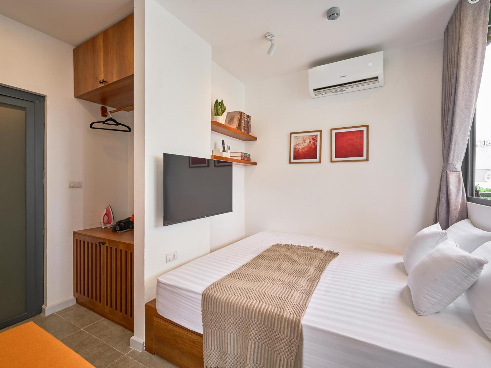 Apartment Saigon Night-life Complex-100m2 Rooftop Pool-elevator-heart Of District 1