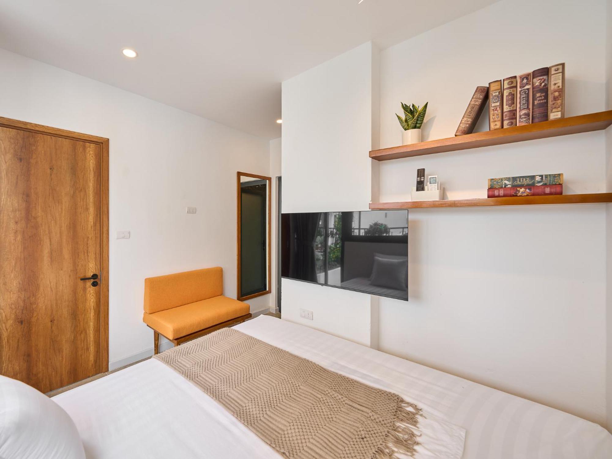 Saigon Night-life Complex-100m2 Rooftop Pool-elevator-heart Of District 1 Apartment *