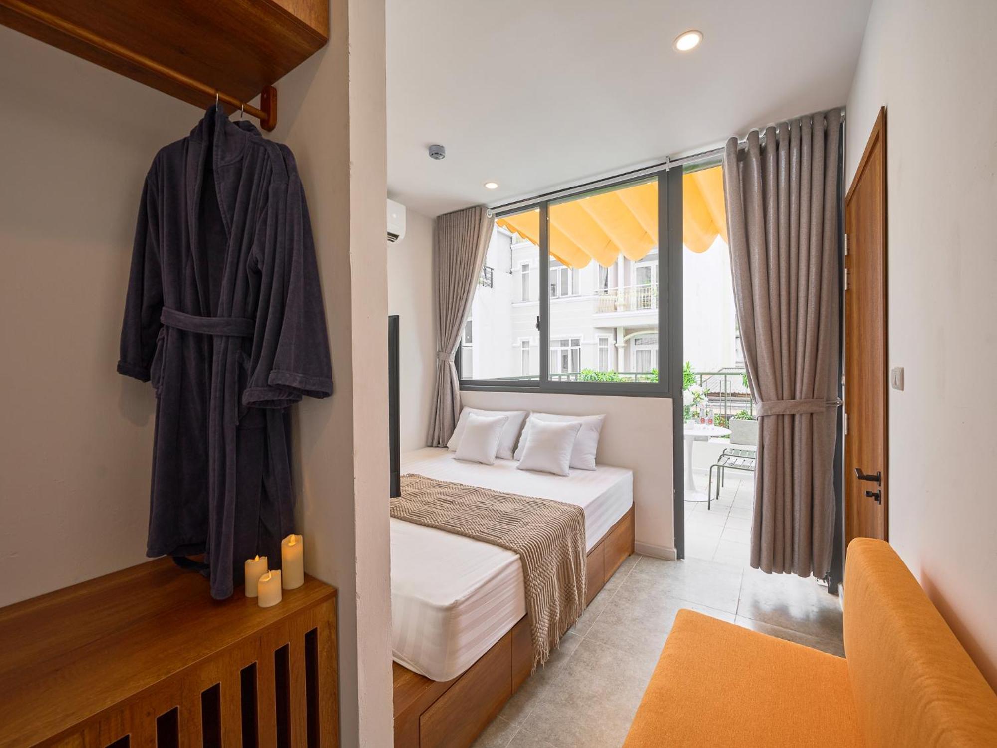 Saigon Night-life Complex-100m2 Rooftop Pool-elevator-heart Of District 1 *