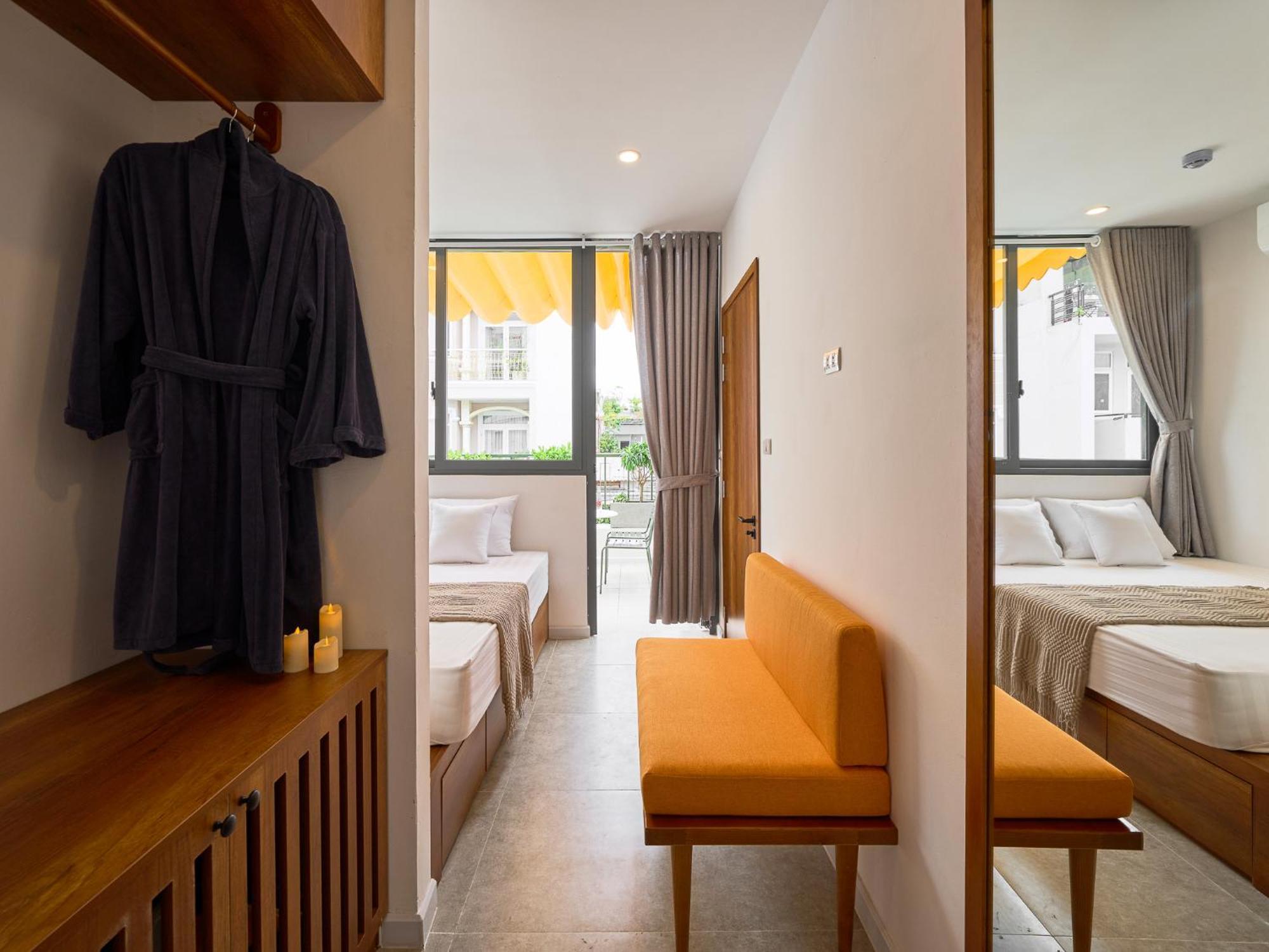 Apartment Saigon Night-life Complex-100m2 Rooftop Pool-elevator-heart Of District 1 *