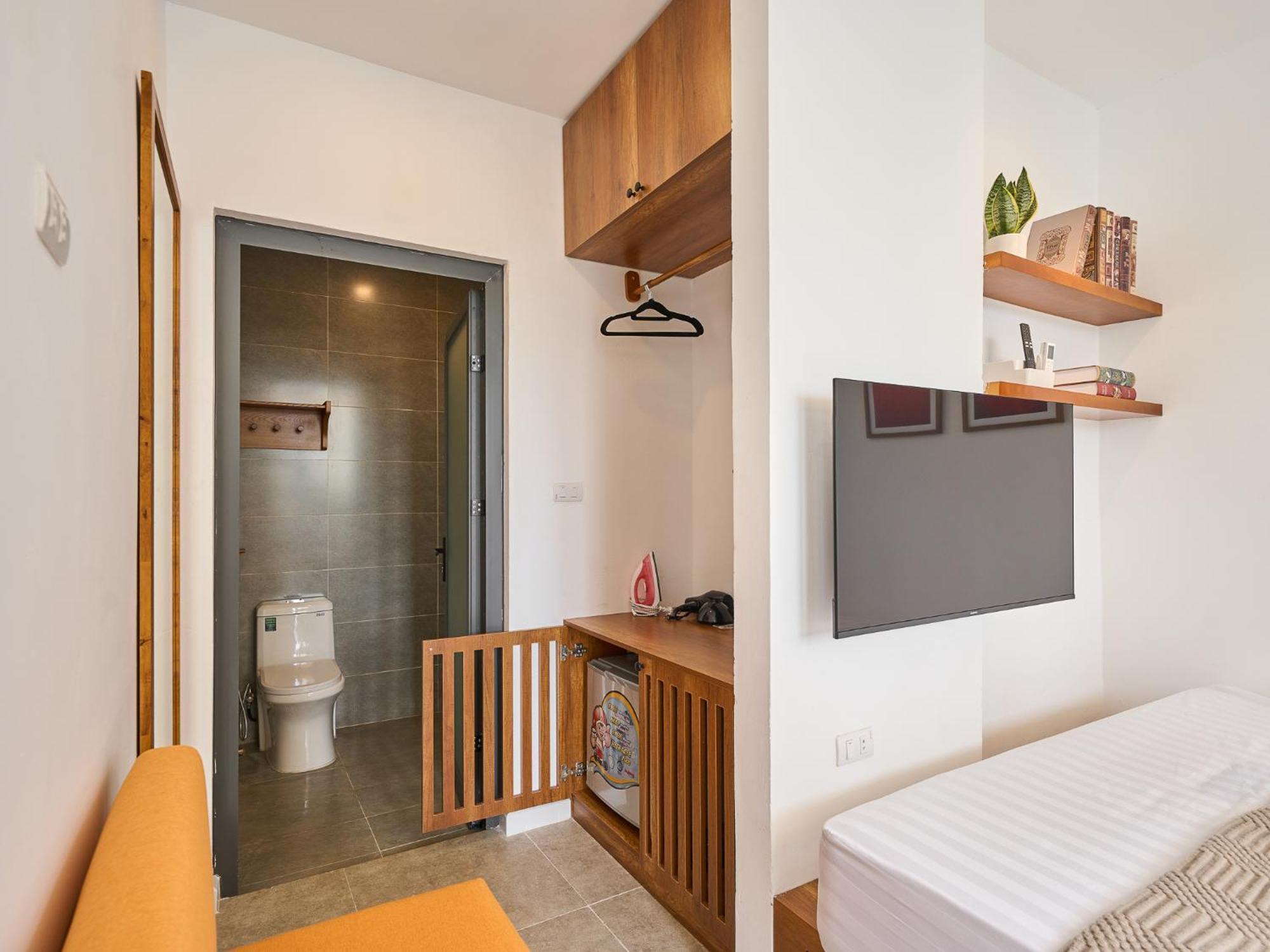 Saigon Night-life Complex-100m2 Rooftop Pool-elevator-heart Of District 1 Apartment