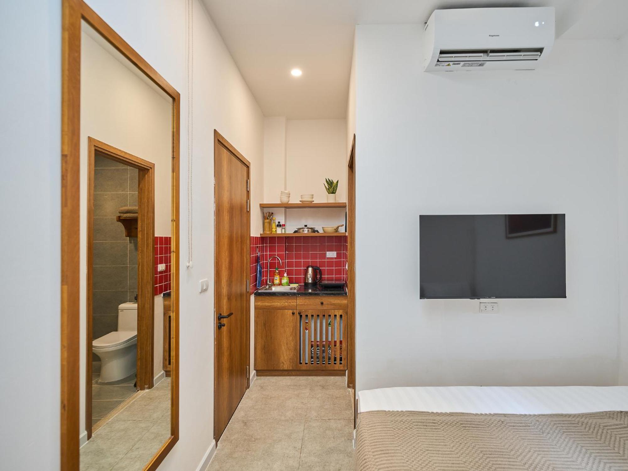 Apartment Saigon Night-life Complex-100m2 Rooftop Pool-elevator-heart Of District 1 *