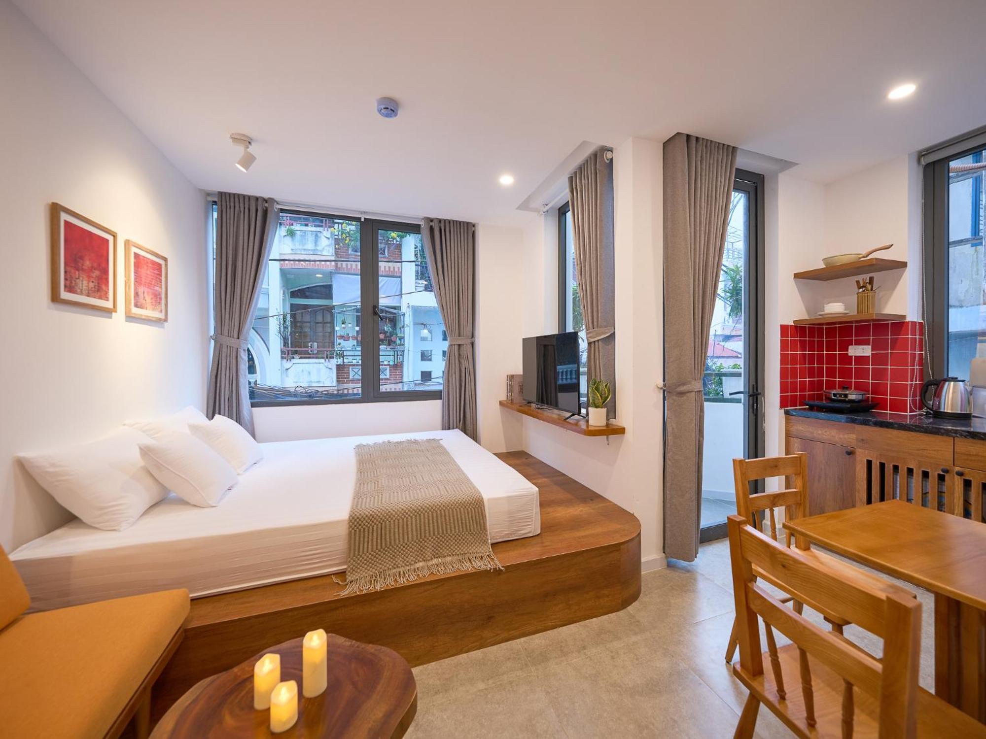 Saigon Night-life Complex-100m2 Rooftop Pool-elevator-heart Of District 1 * Ho Chi Minh City