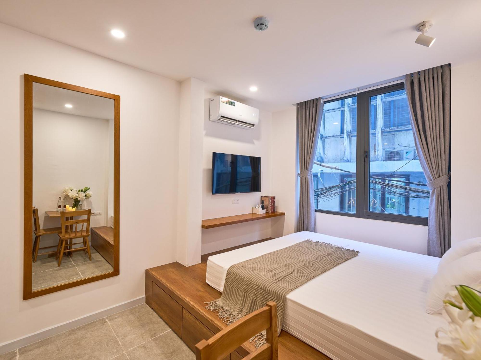 Saigon Night-life Complex-100m2 Rooftop Pool-elevator-heart Of District 1 *