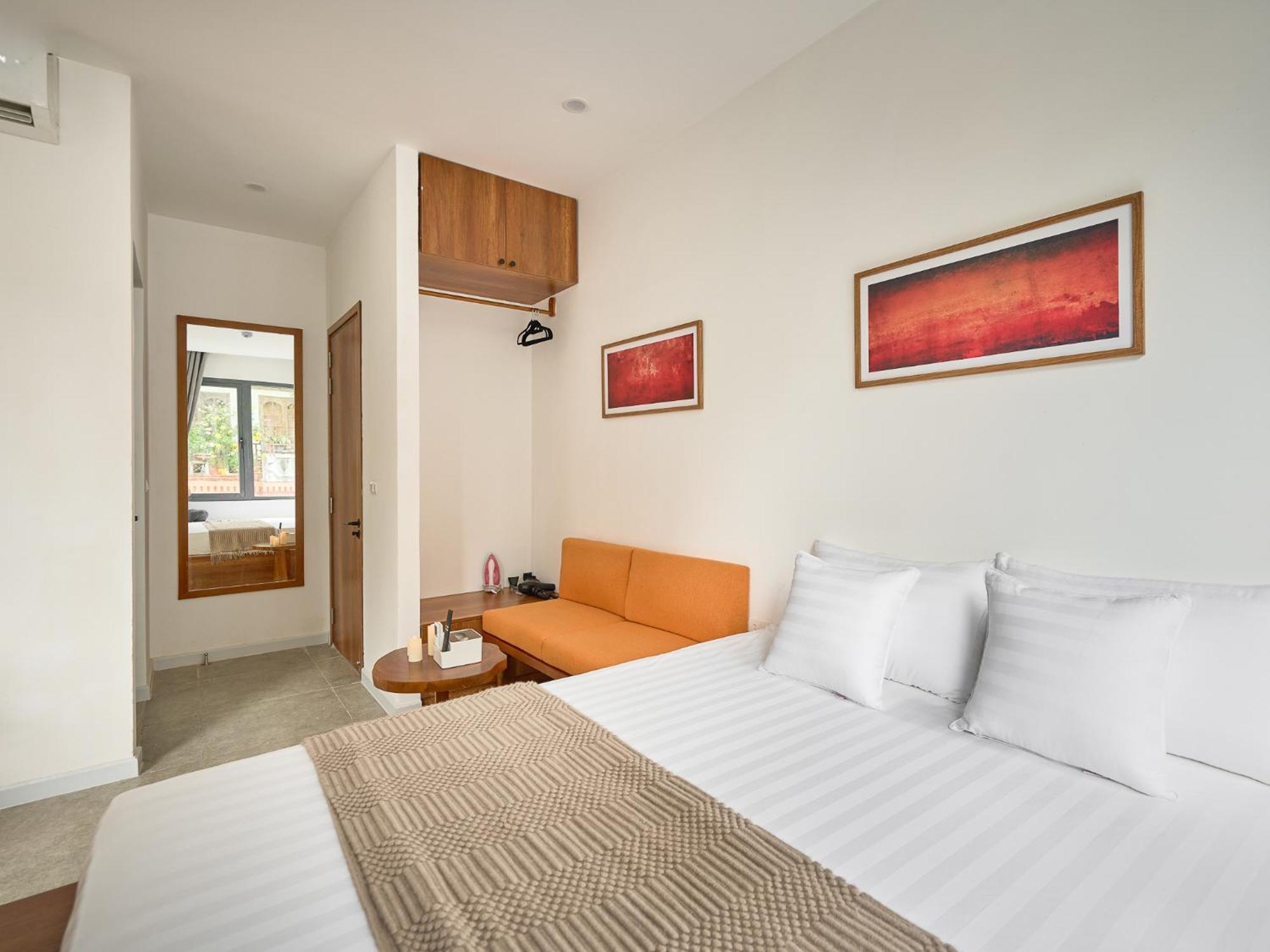 Apartment Saigon Night-life Complex-100m2 Rooftop Pool-elevator-heart Of District 1