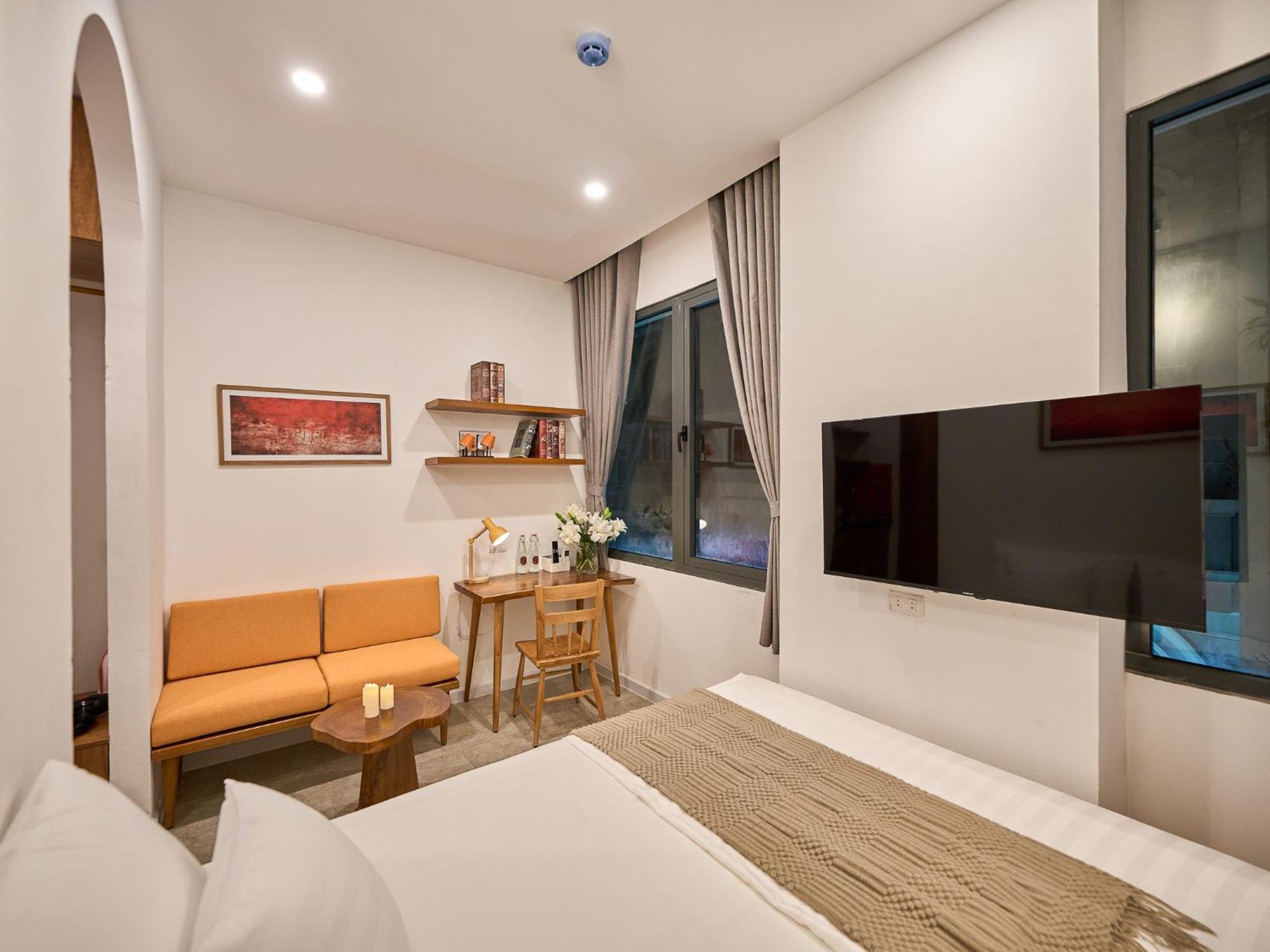 Saigon Night-life Complex-100m2 Rooftop Pool-elevator-heart Of District 1 Apartment *