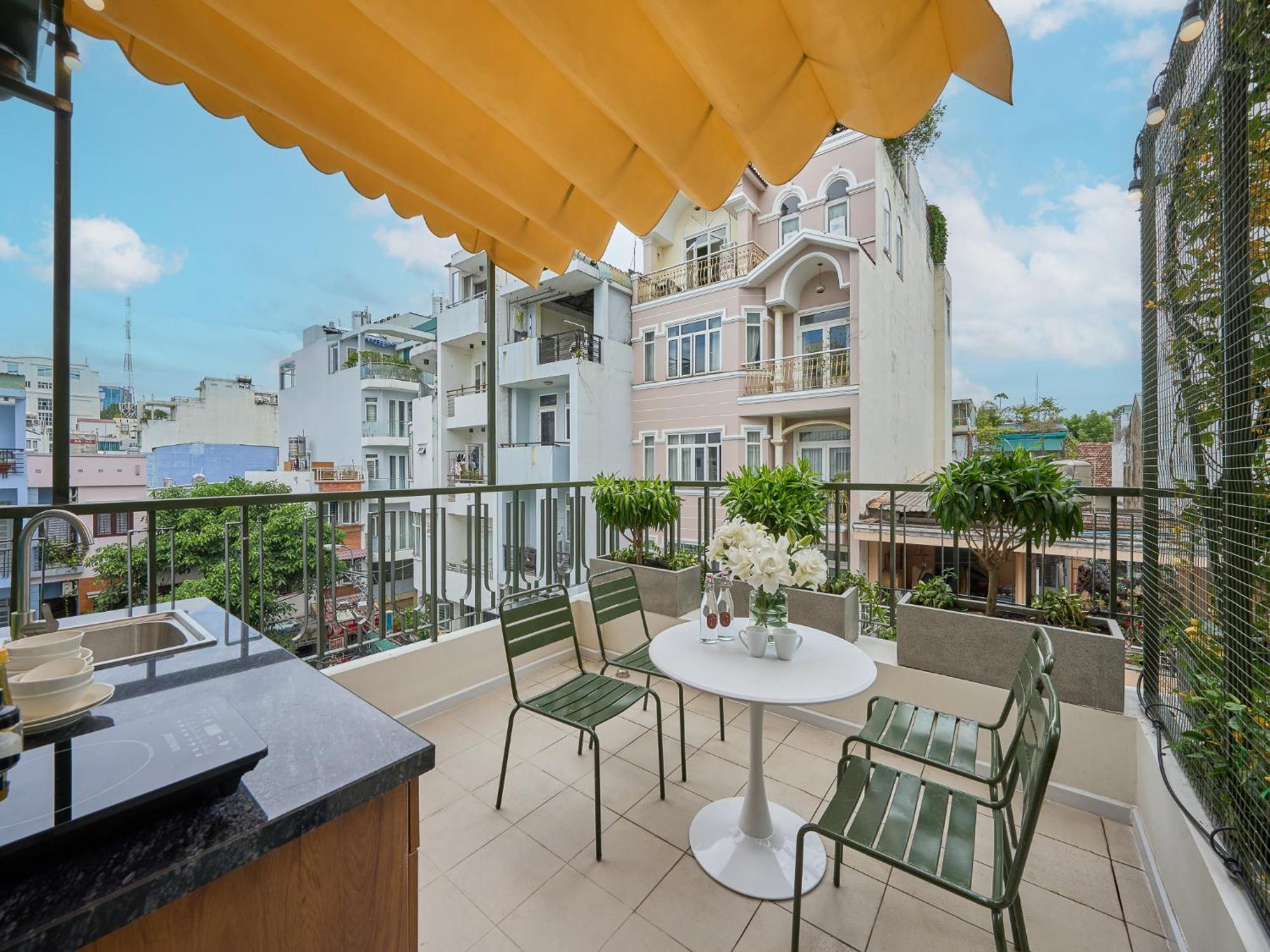 Saigon Night-life Complex-100m2 Rooftop Pool-elevator-heart Of District 1 Apartment Ho Chi Minh City