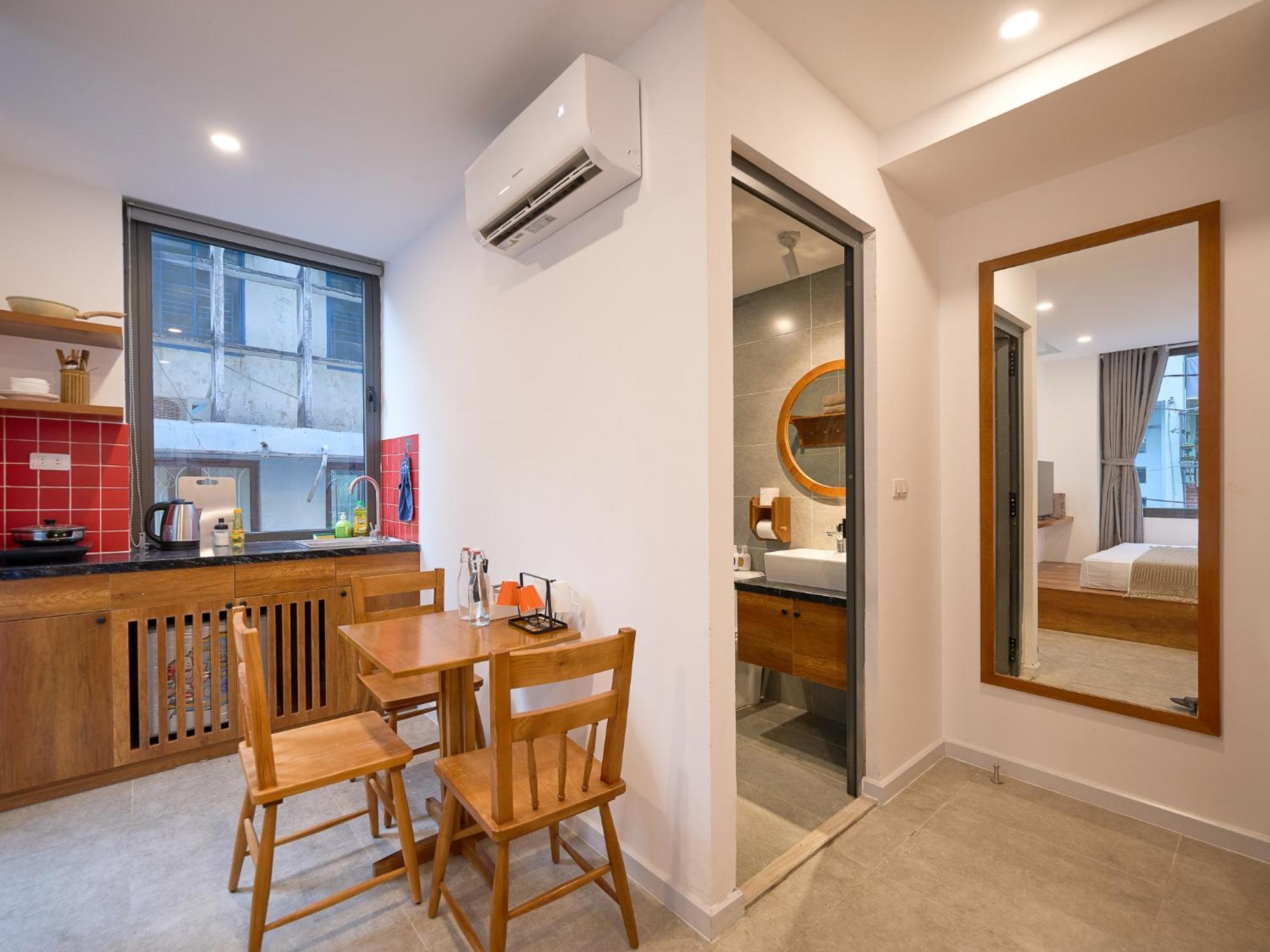 Saigon Night-life Complex-100m2 Rooftop Pool-elevator-heart Of District 1 * Ho Chi Minh City