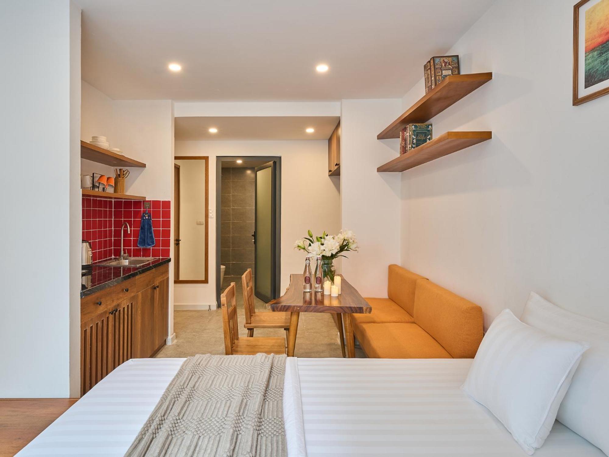 Apartment Saigon Night-life Complex-100m2 Rooftop Pool-elevator-heart Of District 1