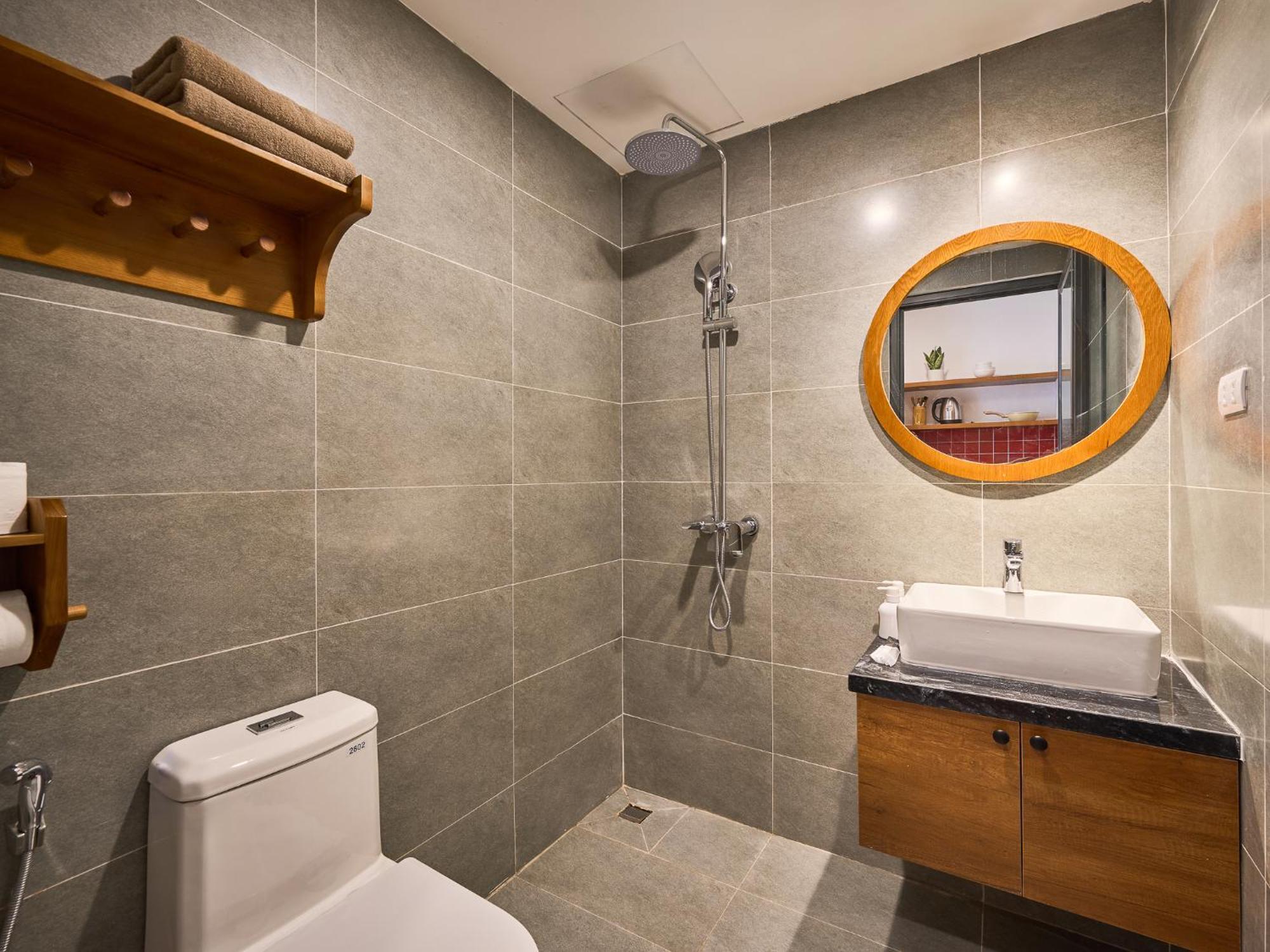 Apartment Saigon Night-life Complex-100m2 Rooftop Pool-elevator-heart Of District 1