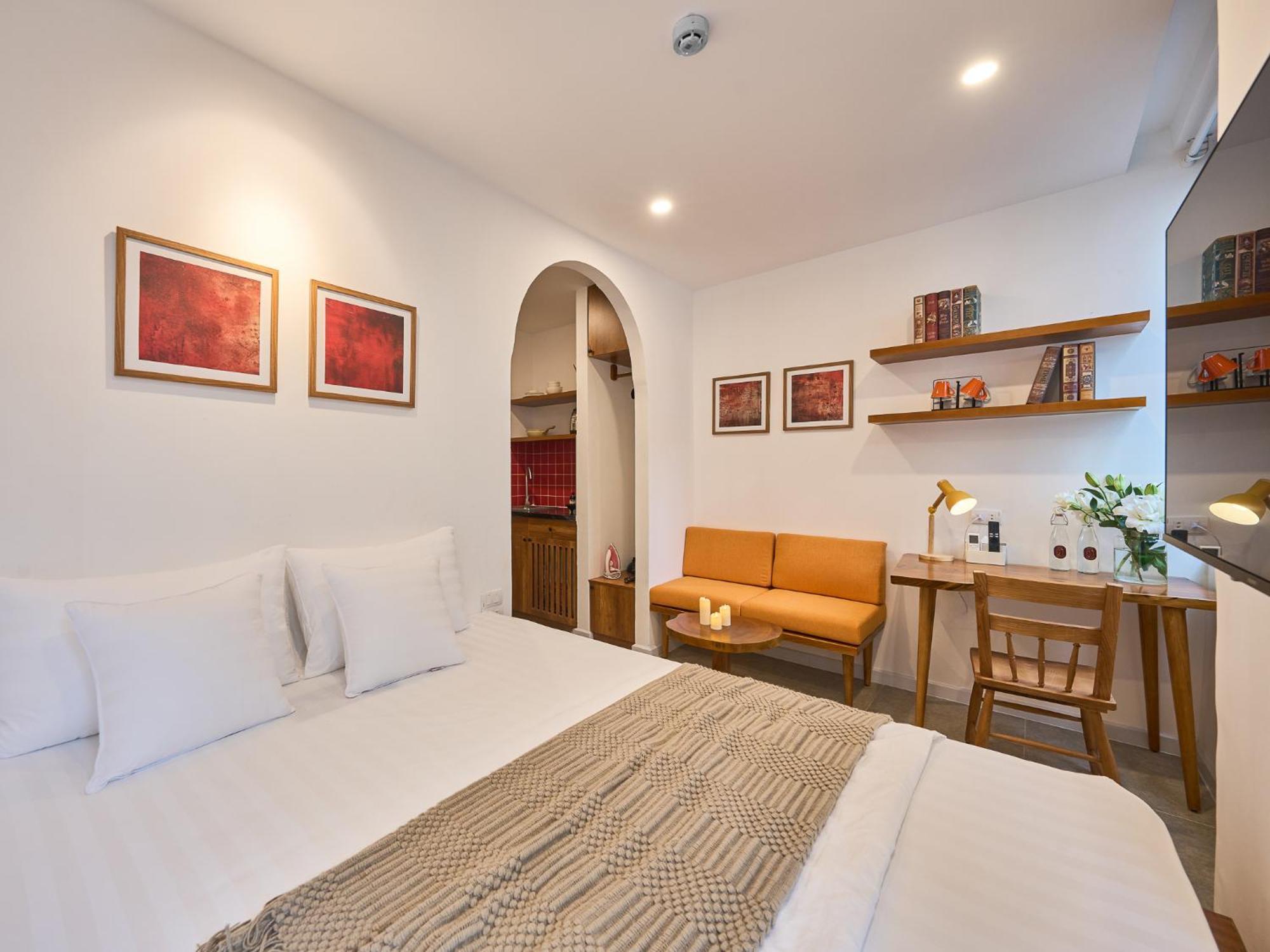 Apartment Saigon Night-life Complex-100m2 Rooftop Pool-elevator-heart Of District 1