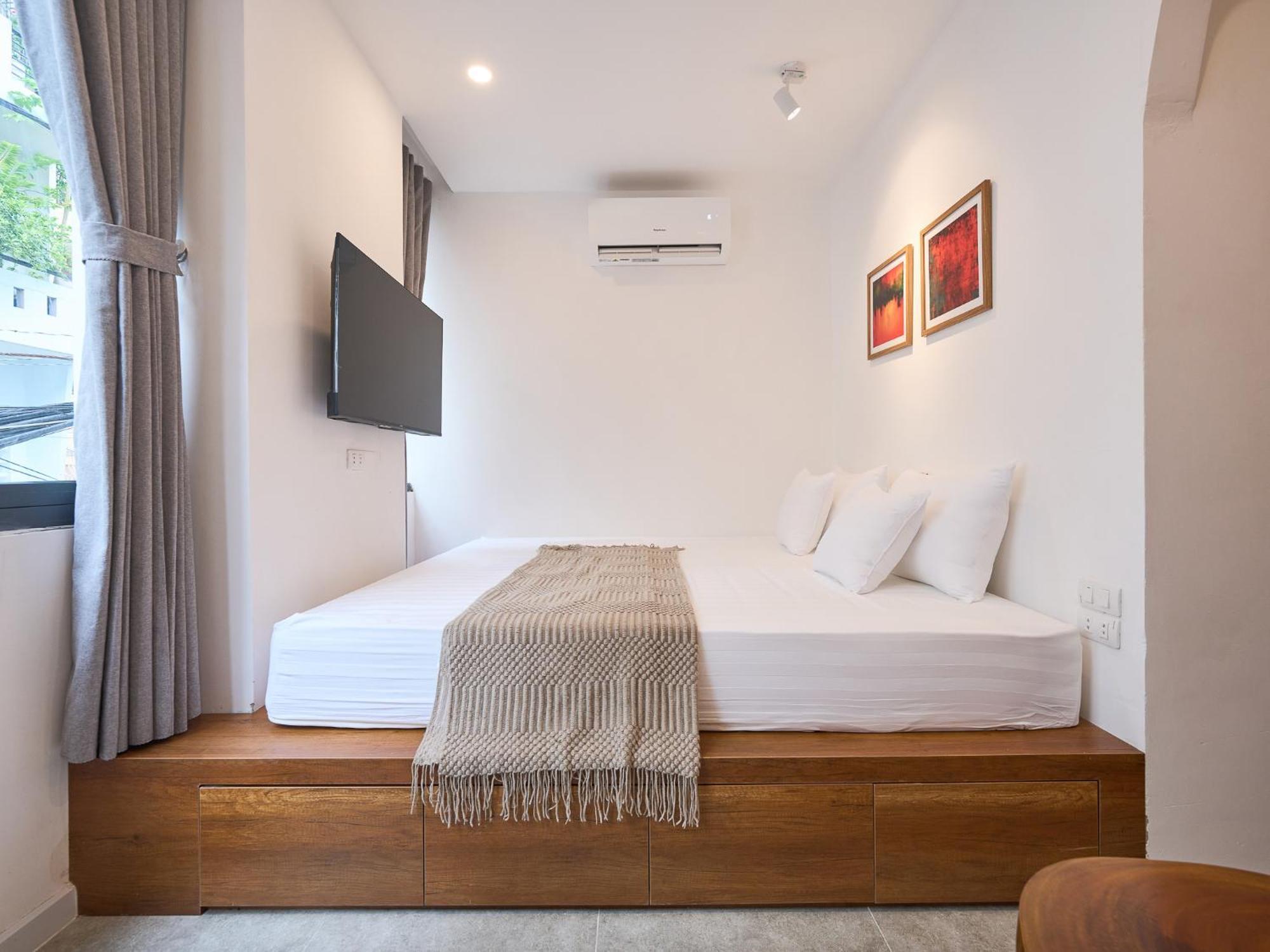 Apartment Saigon Night-life Complex-100m2 Rooftop Pool-elevator-heart Of District 1 Ho Chi Minh City